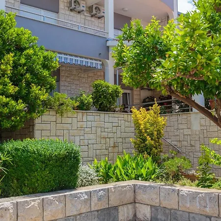 And By The Sea Duce, - 18155 3* Omiš