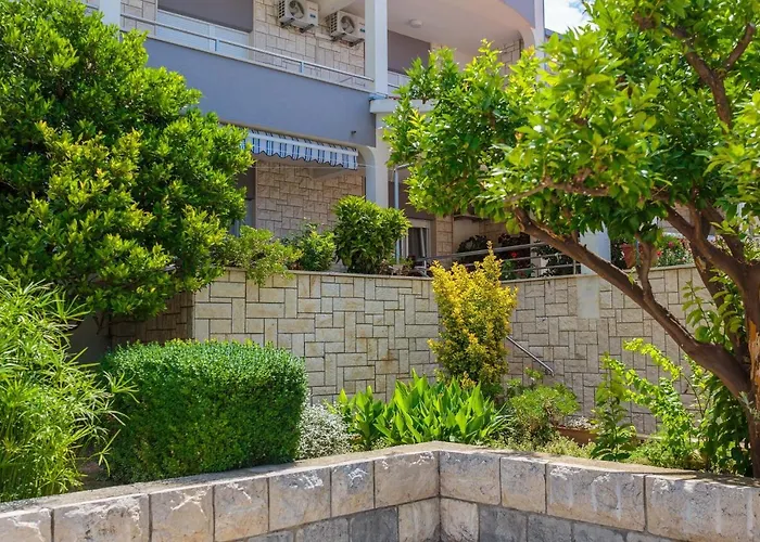 And By The Sea Duce, - 18155 3* Omiš