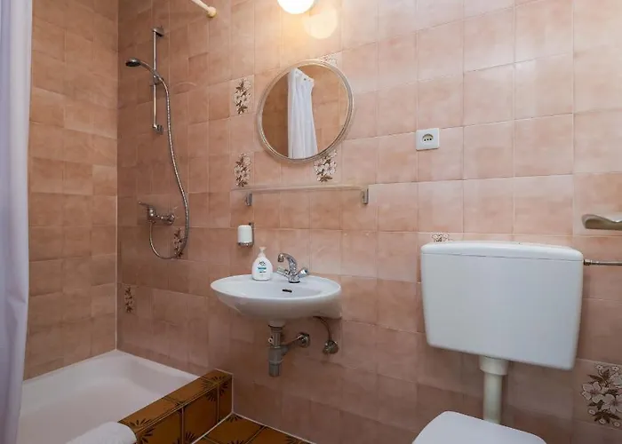 Gasthuis And By The Sea Duce, - 18155 3*