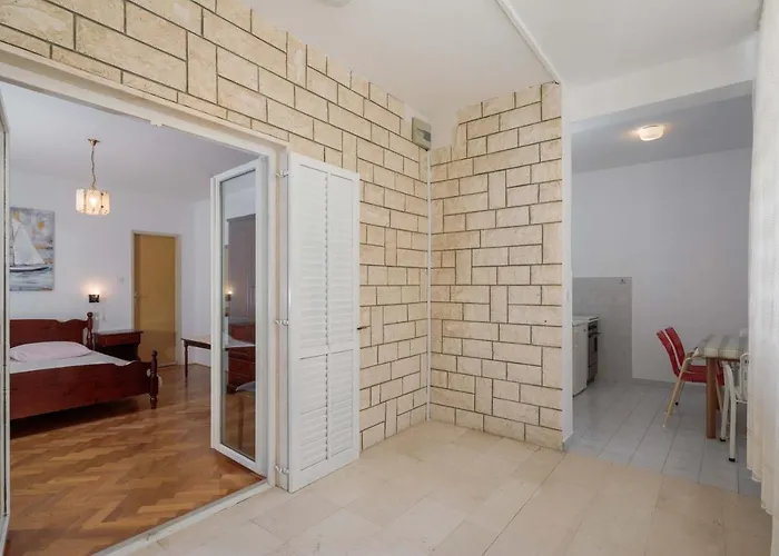 And By The Sea Duce, - 18155 3* Omiš