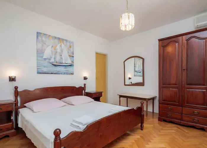 And By The Sea Duce, - 18155 Gasthuis Omiš