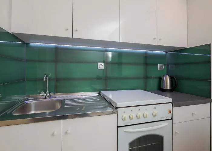 And By The Sea Duce, - 18155 3* Omiš